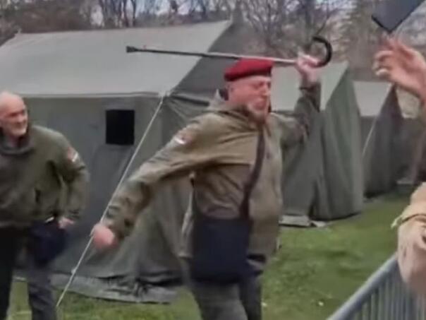 Veterani Crvenih beretki udarili civila, studenti traže odgovornost