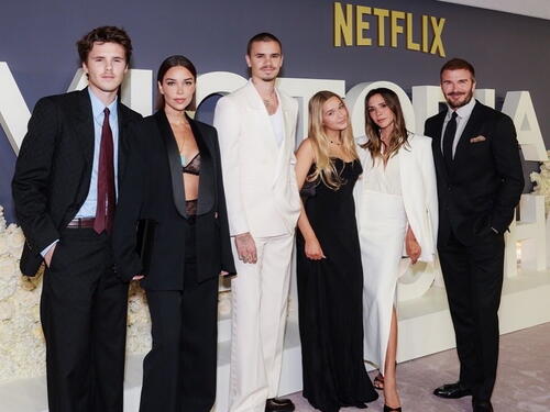 Victoria Beckham na premijeri zablistala uz Davida i djecu