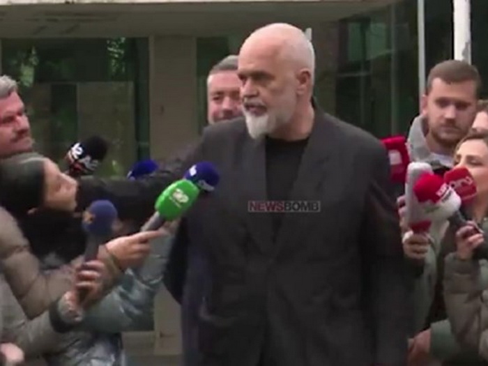 Video: Albanski premijer odgurnuo novinarku