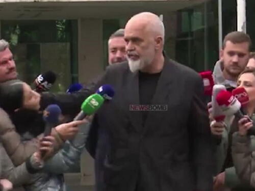 Video: Albanski premijer odgurnuo novinarku