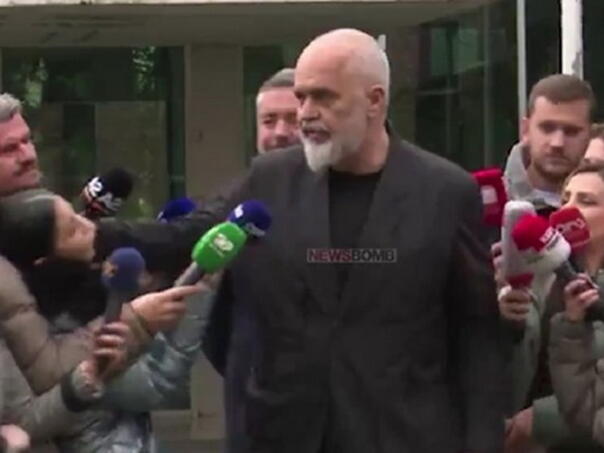 Video: Albanski premijer odgurnuo novinarku
