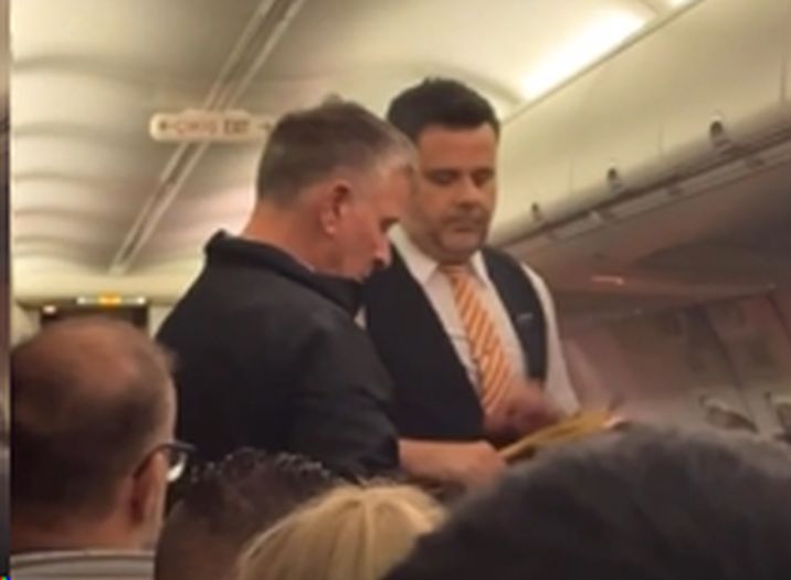 Video: Avion prinudno sletio u Beograd jer se putnik tukao s obezbjeđenjem