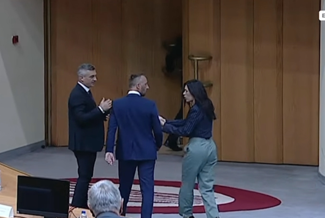 Video: Babalj pozvao Kojića u hodnik, tuču spriječila Vulić