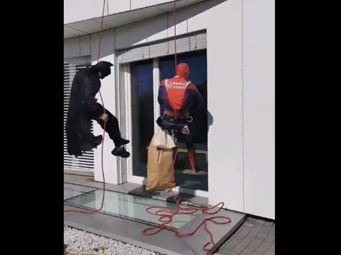 Video: Batman i Spiderman posjetili djecu u Roditeljskoj kući