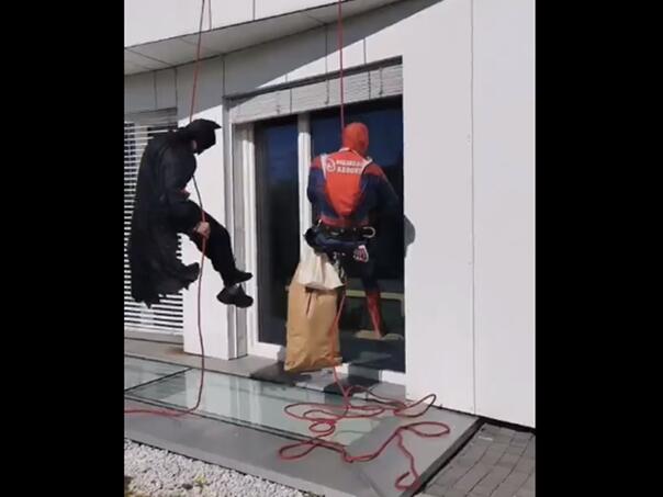 Video: Batman i Spiderman posjetili djecu u Roditeljskoj kući