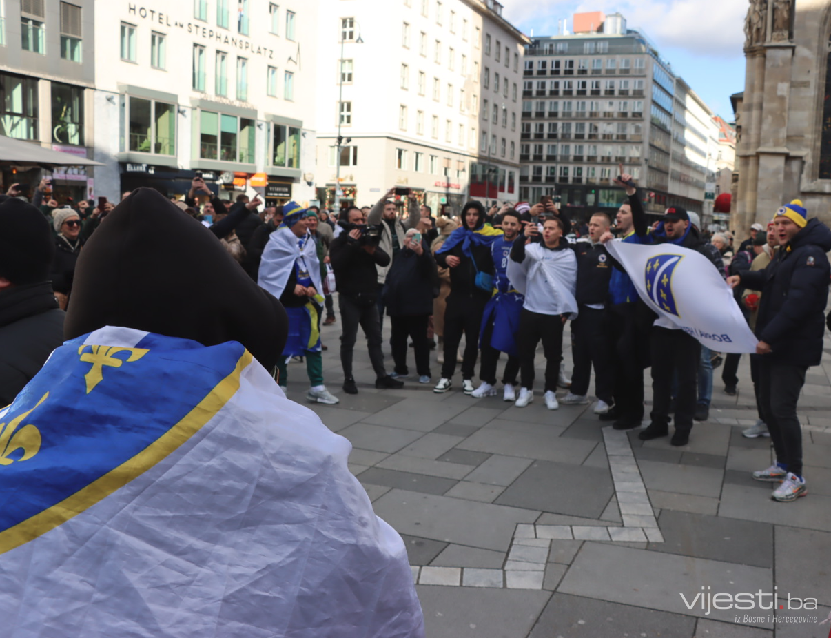 Video: Beč već “gori”, trgom odjekuje “Volim te Bosno"