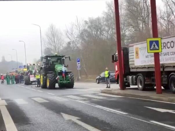 VIDEO / Češki i slovački poljoprivrednici blokirali granicu, sporan uvoz hrane