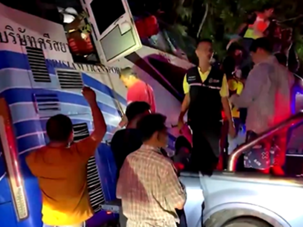 Video: Četrnaest poginulih u saobraćajnoj nesreći na Tajlandu