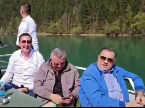 Video: Dodik i Kusturica u Višegradu pjevali četničke pjesme