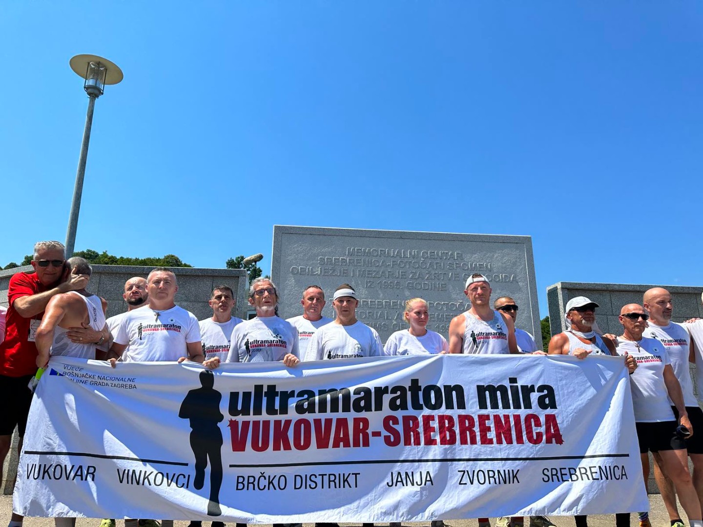 Video&Foto: Dočekali smo ultramaratonce iz Vukovara u Srebrenici