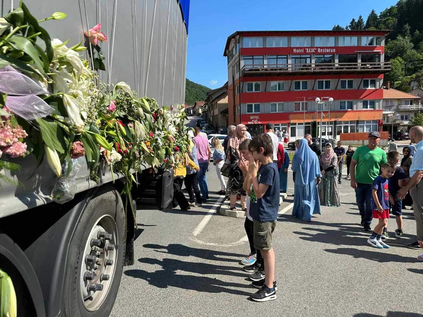 Video / Foto: Tabuti sa žrtvama genocida stigli u Srebrenicu