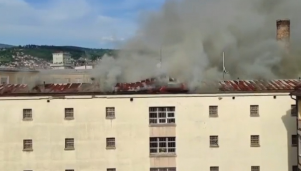 Video: Gori zgrada Centralnog zatvora u Sarajevu