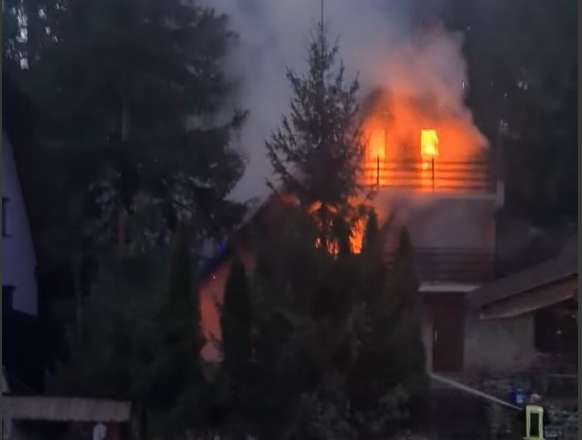 Video: Gorjela vikendica na Vlašiću, devet evakuisanih