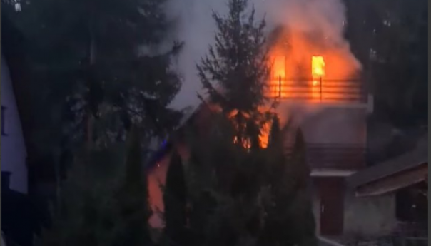Video: Gorjela vikendica na Vlašiću, devet evakuisanih