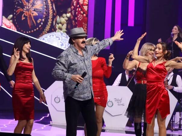 VIDEO / Haris Džinović bolje pjeva kad je okružen ženama: Raspametile ga