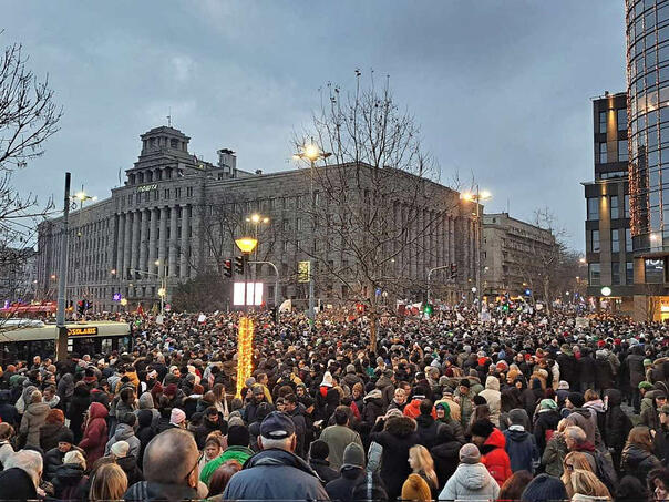 Video: Hiljade studenata u Beogradu, BIA im prisluškuje telefone