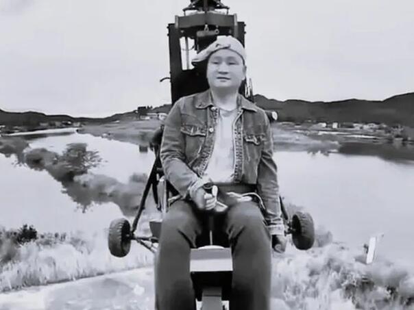 Video: Influenser poginuo u padu letjelice tokom prijenosa uživo