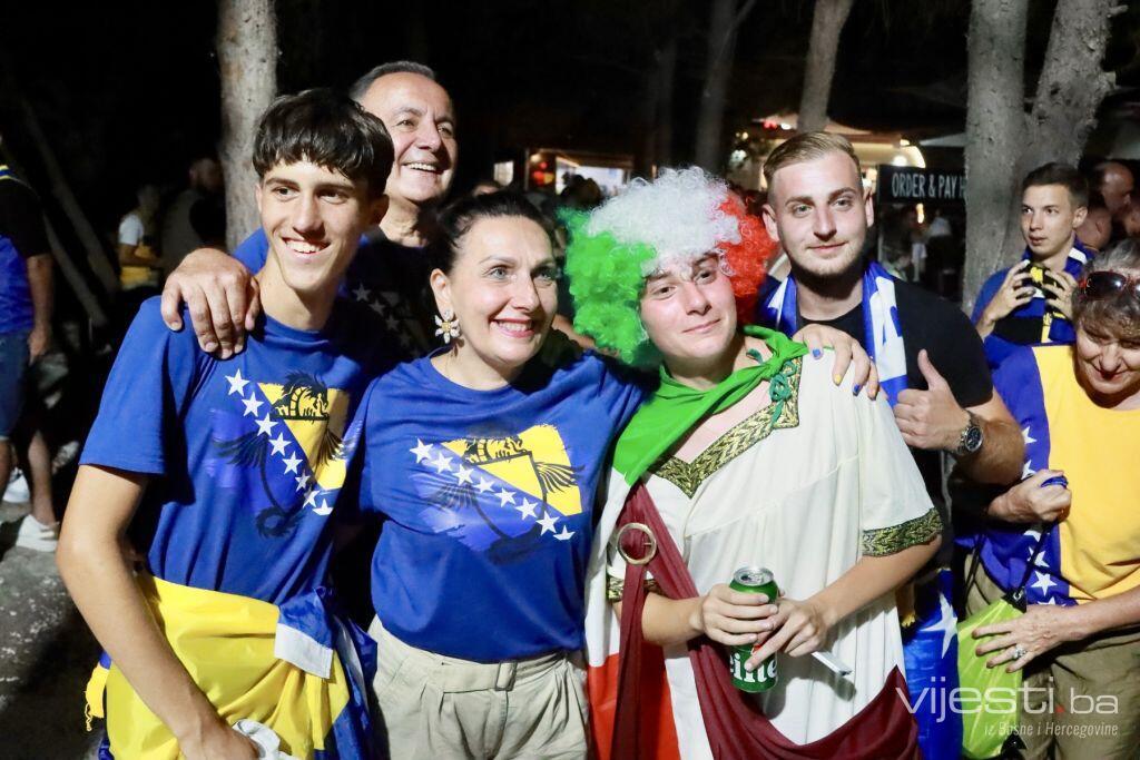Video: Italijanski navijači "Džeko je mega zvijezda u Italiji"
