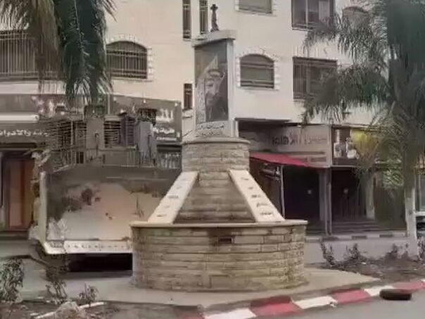 Video: Izraelska vojska bagerom srušila spomenik Yasseru Arafatu