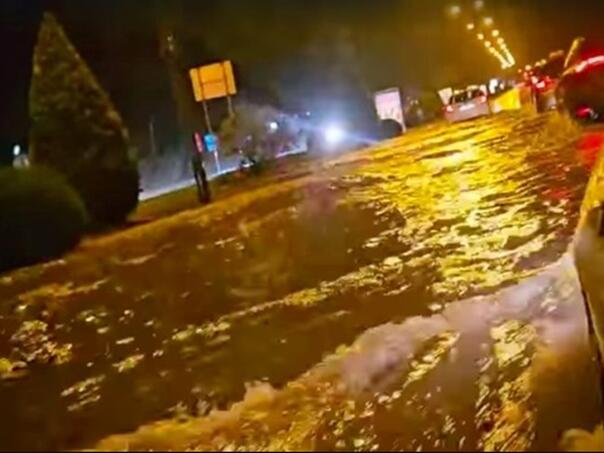 VIDEO / Jako nevrijeme pogodilo Split: Čupana stabla i poplavljeni podrumi