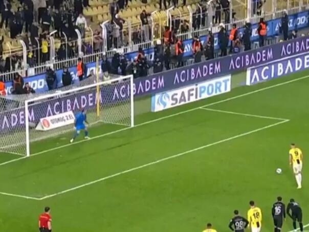 VIDEO / Kako je Džeko izveo jedan od najvećih promašaja ikad