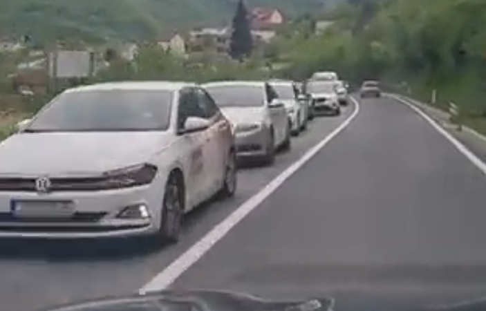 Video: Kilometarske kolone na ulazu u Jablanicu iz oba pravca