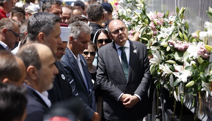 Video: Kolona sa tabutima ispraćena ispred Predsjedništva BiH