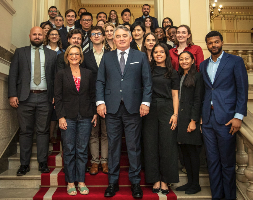 Video: Komšić ugostio alumniste s Harvarda i Stanforda