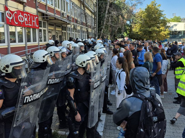 Video: Novi sukobi u Srbiji između građana i policije