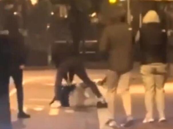 Video: Marokanci brutalno pretukli navijače Maccabija u Amsterdamu pa ih bacali u rijeku