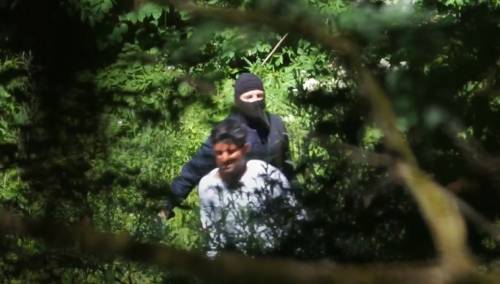 Video: Maskirani muškarci tuku migrante i vraćaju ih iz Hrvatske u BiH