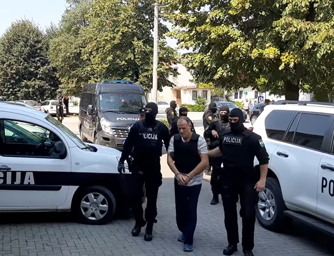 Video: Mehemed Vukalić predat u nadležnost policije