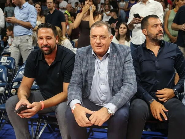 Video: Milorad Dodik izviždan u Beogradu na utakmici Srbije