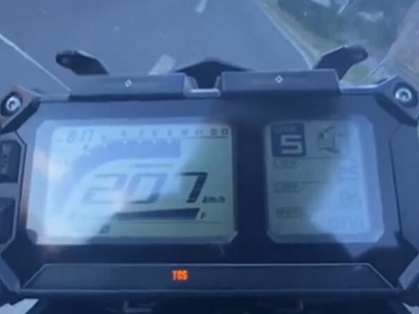 Video: Motociklista kroz Mostar vozio preko 200 km na sat