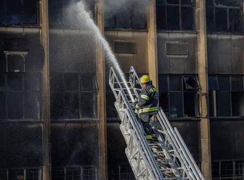 Video&Foto: Najmanje 63 mrtvih u požaru u Johannesburgu