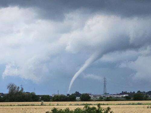 FOTO / VIDEO / Nevrijeme pogodilo dijelove Italije, zabilježen i tornado