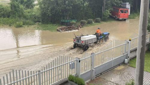Video: Obilne padavine uzrokovale brojne probleme mještanima Bojnika