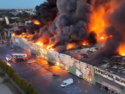 VIDEO / Ogroman požar uništio tržni centar u Varšavi