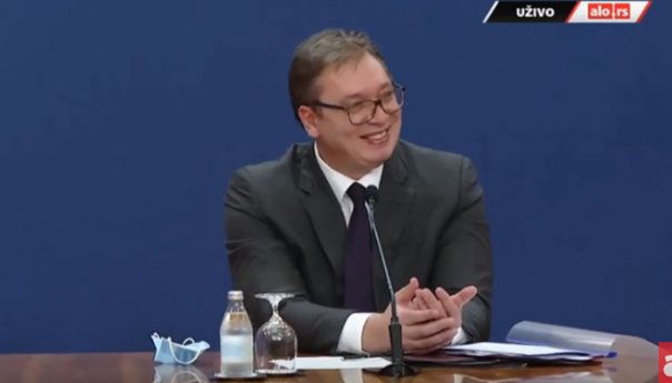 Video: Pogledajte kako je Dačić nasmijao Vučića