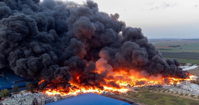 VIDEO Pogledajte kako veliki požar u Osijeku izgleda iz zraka
