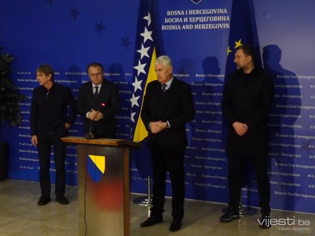Video: Pogledajte obraćanje Trojke i HDZ-a