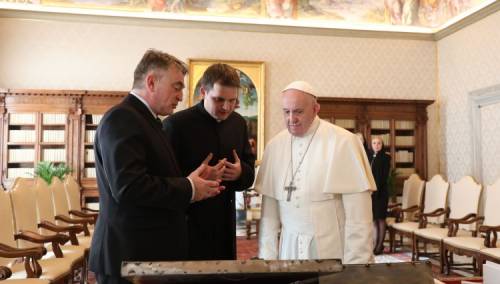 Video: Pogledajte posjetu Željka Komšića papi Franji