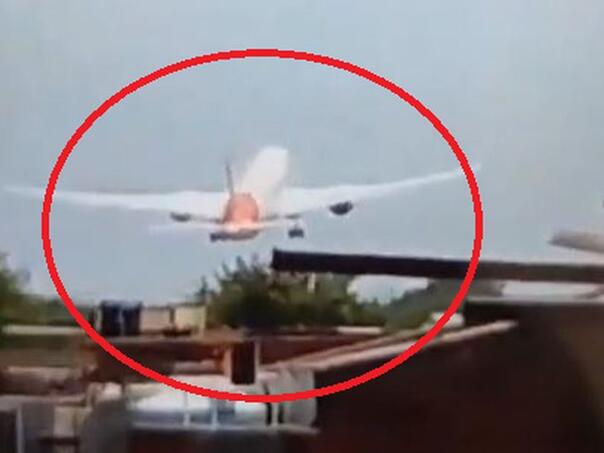 Video: Pogledajte snimak pada aviona u Indiji