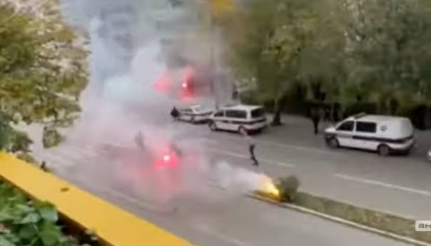 Video: Pogledajte sukob navijačkih grupa u Mostaru