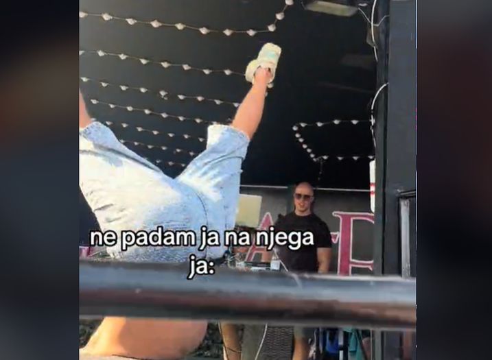 Video: Popularni reper iz Srbije pao nasred bine u toku nastupa