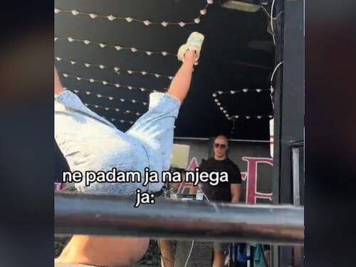 Video: Popularni reper iz Srbije pao nasred bine u toku nastupa