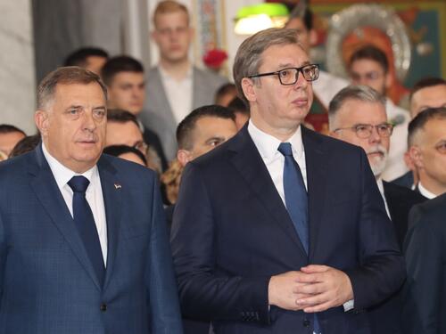 Populistički spot: Svi kao jedan uz komandanta Vučića