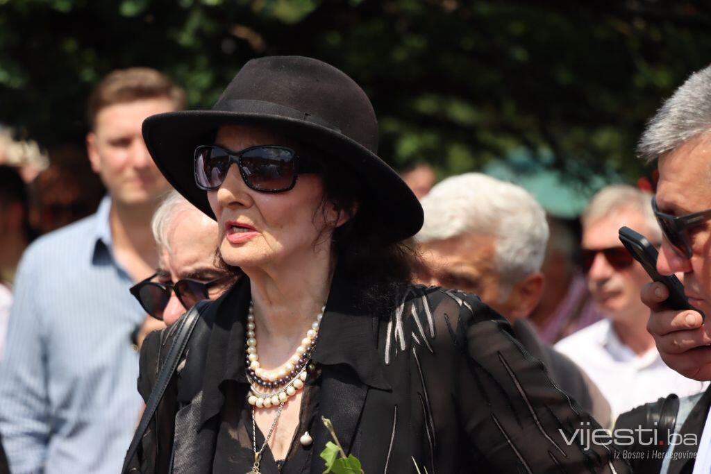 Video: Potresan govor supruge Josipa Pejakovića na njegovoj sahrani