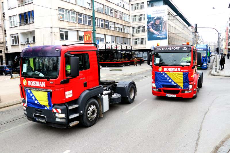 Video: Protestna vožnja prijevoznika, traže ukidanje akciza