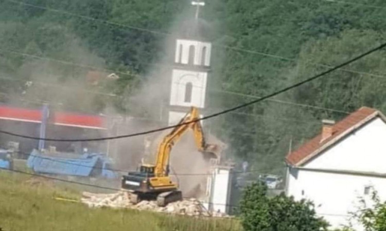 Video: Rušenje crkve u dvorištu nane Fate Orlović